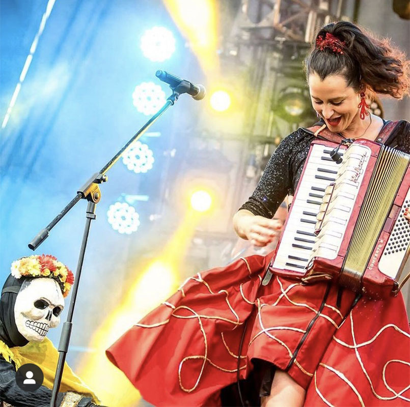 Vestuario Escénico para Cantautora Porteña Pascuala Ilabaca