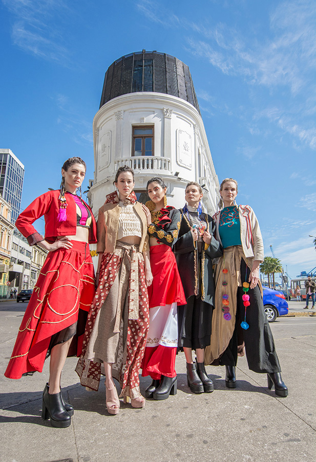 Vestuario Escénico para Cantautora Porteña Pascuala Ilabaca
