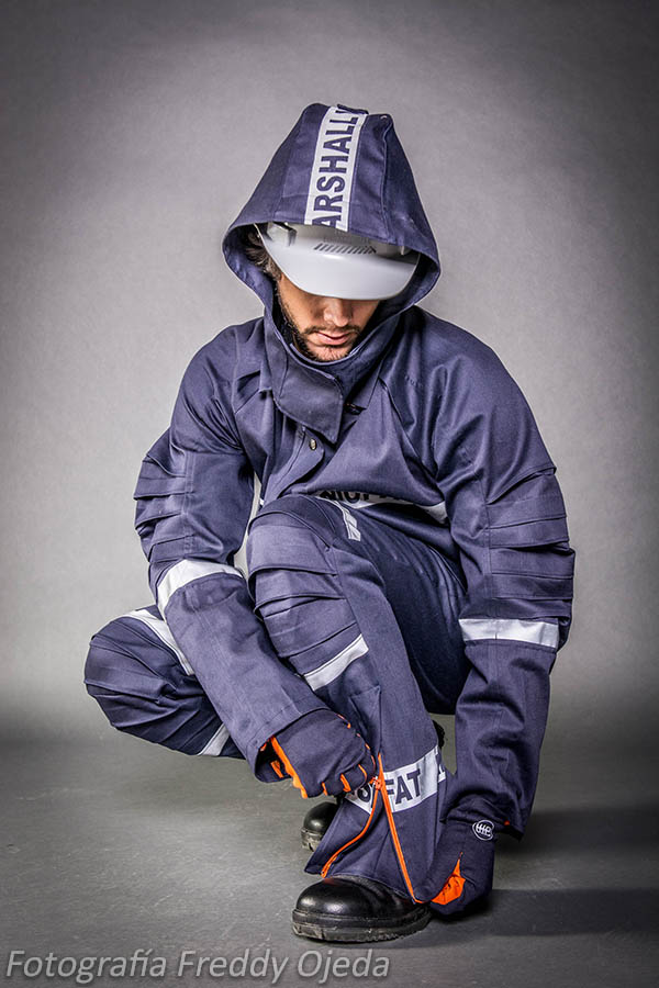 Marshall Moffat: Vestuario Profesional