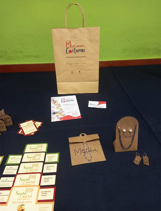 Identidad “Agrupación Manos Creadoras” Municipalidad de Cerrillos