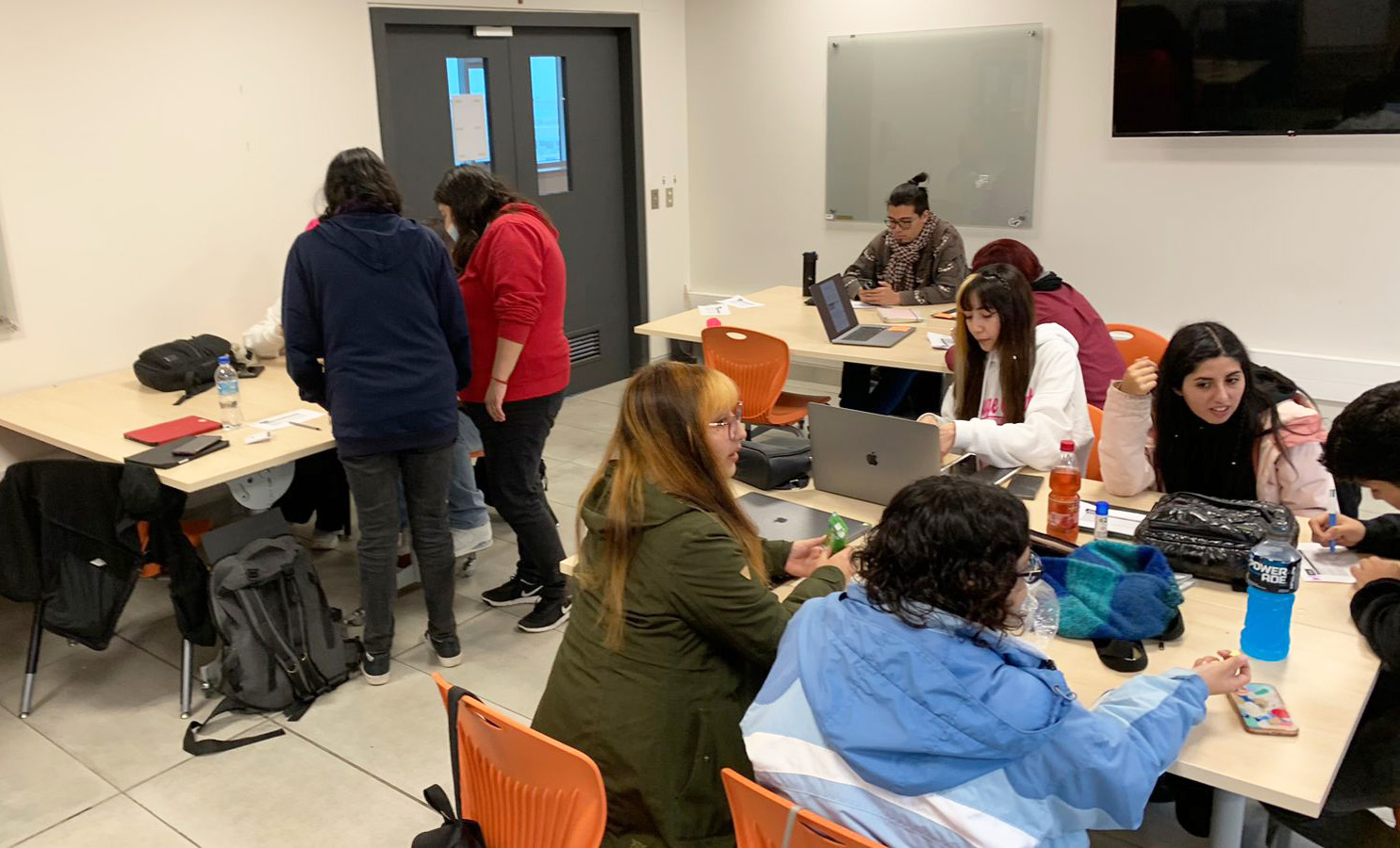 Rediseño Marca Gráfica «Camanchaca Amiga» + Packaging y Aplicaciones