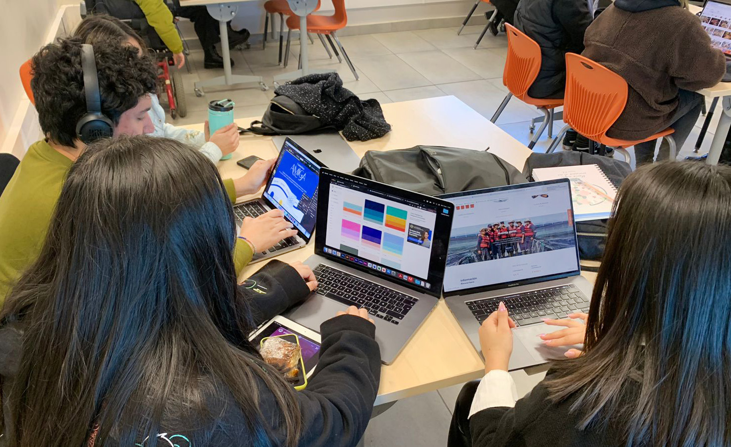 Rediseño Marca Gráfica «Camanchaca Amiga» + Packaging y Aplicaciones