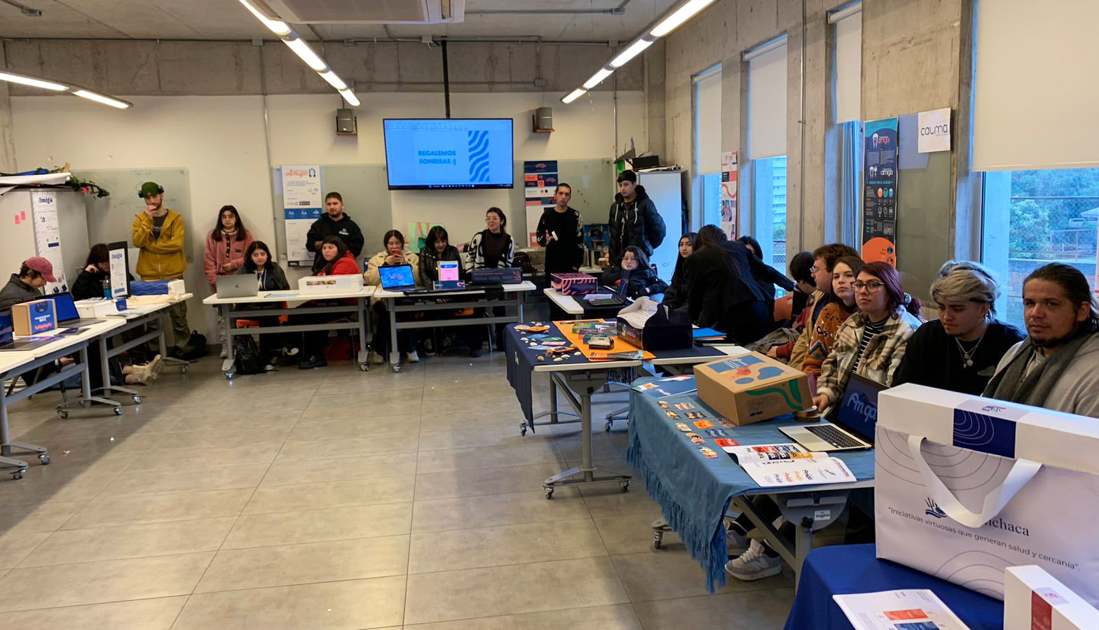 Rediseño Marca Gráfica «Camanchaca Amiga» + Packaging y Aplicaciones