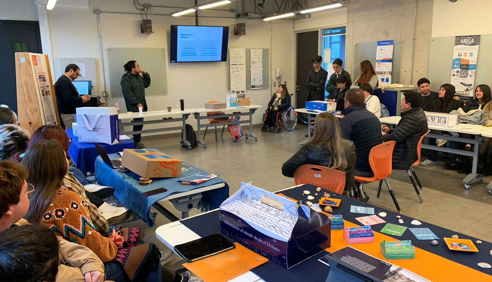 Rediseño Marca Gráfica «Camanchaca Amiga» + Packaging y Aplicaciones