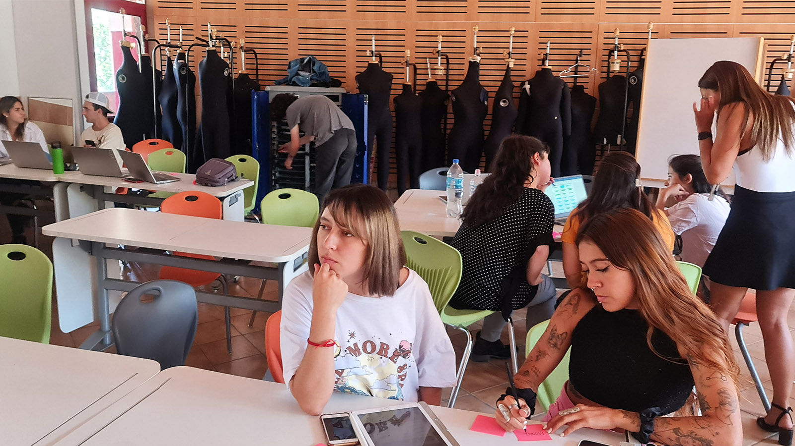 PROYECTO PROFESIONAL / Servicios y Productos de Diseño