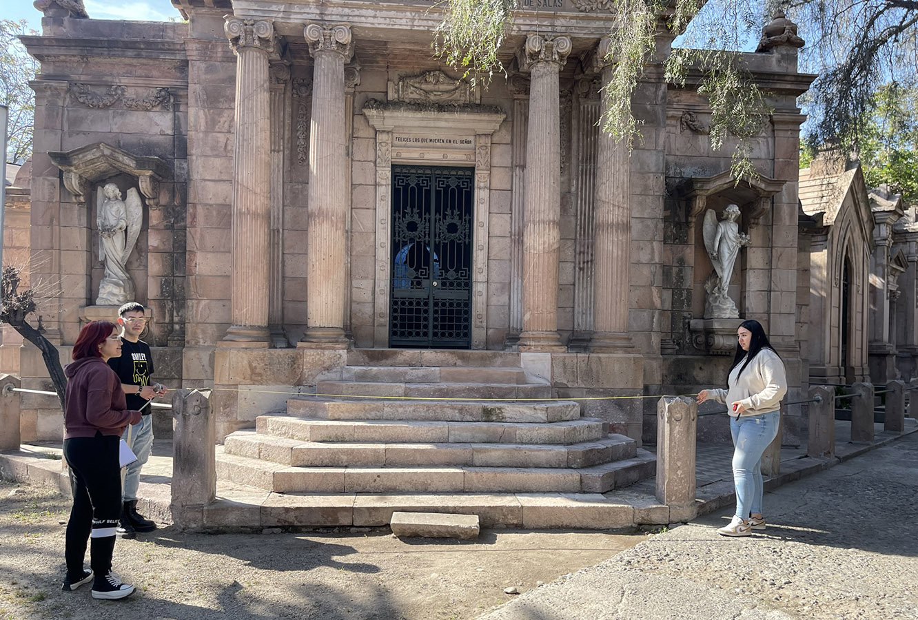 Levantamiento Planimetría Elevaciones Mausoleos Cementerio General