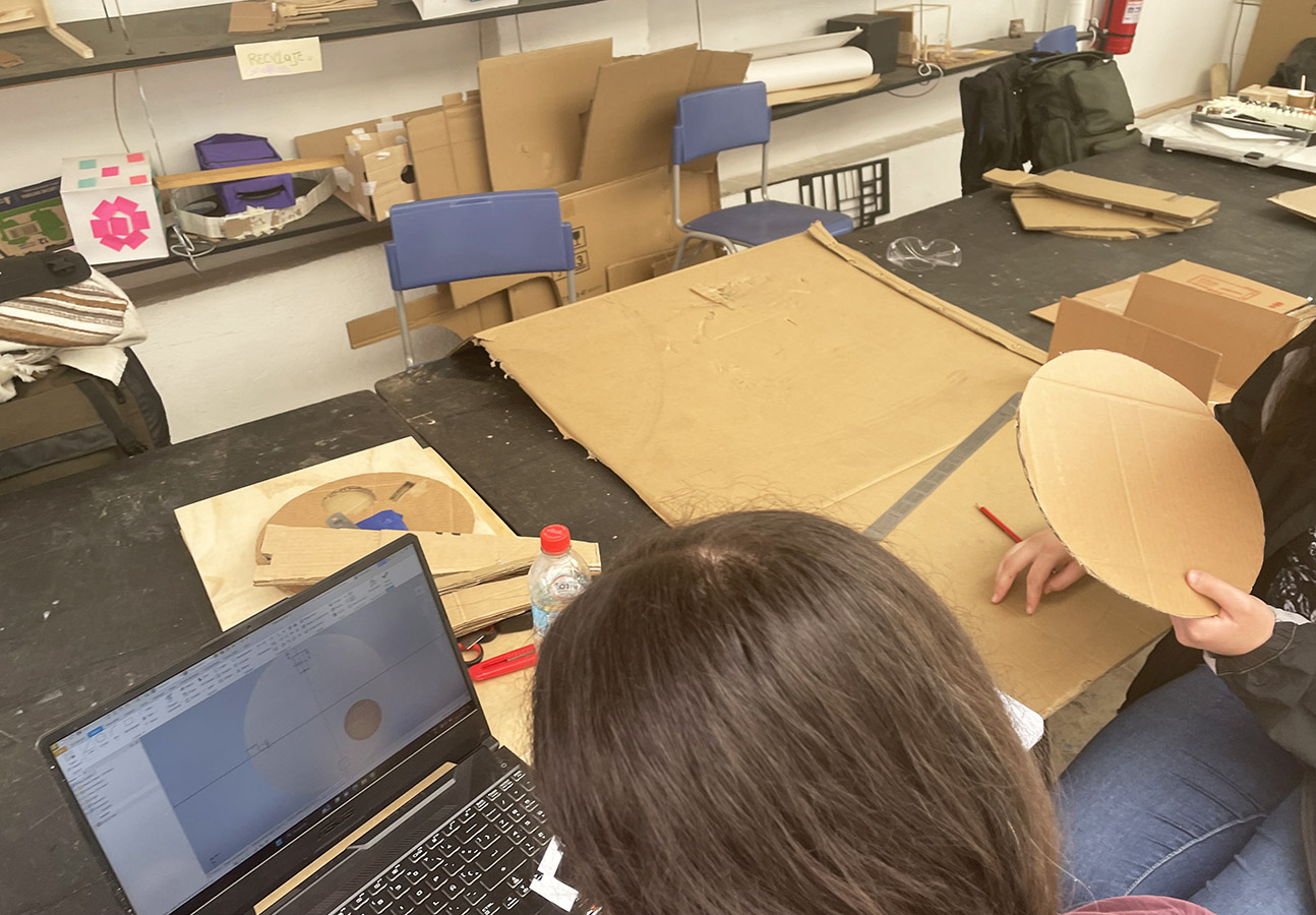 Mobiliario Armable en Madera de Lenga