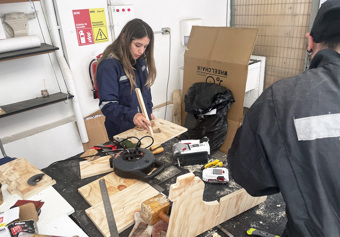 Mobiliario Armable en Madera de Lenga