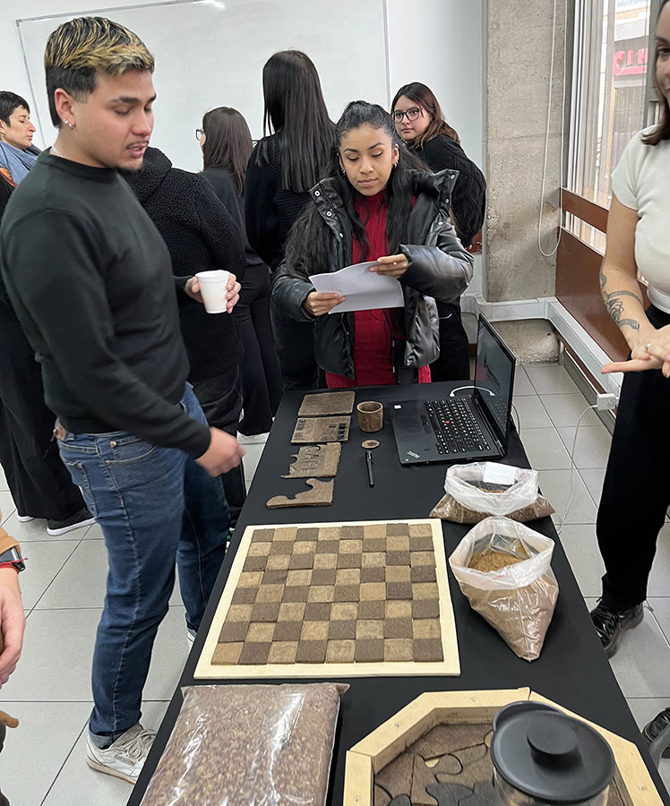 Proyectos de Diseño Industrial a Partir de Desechos