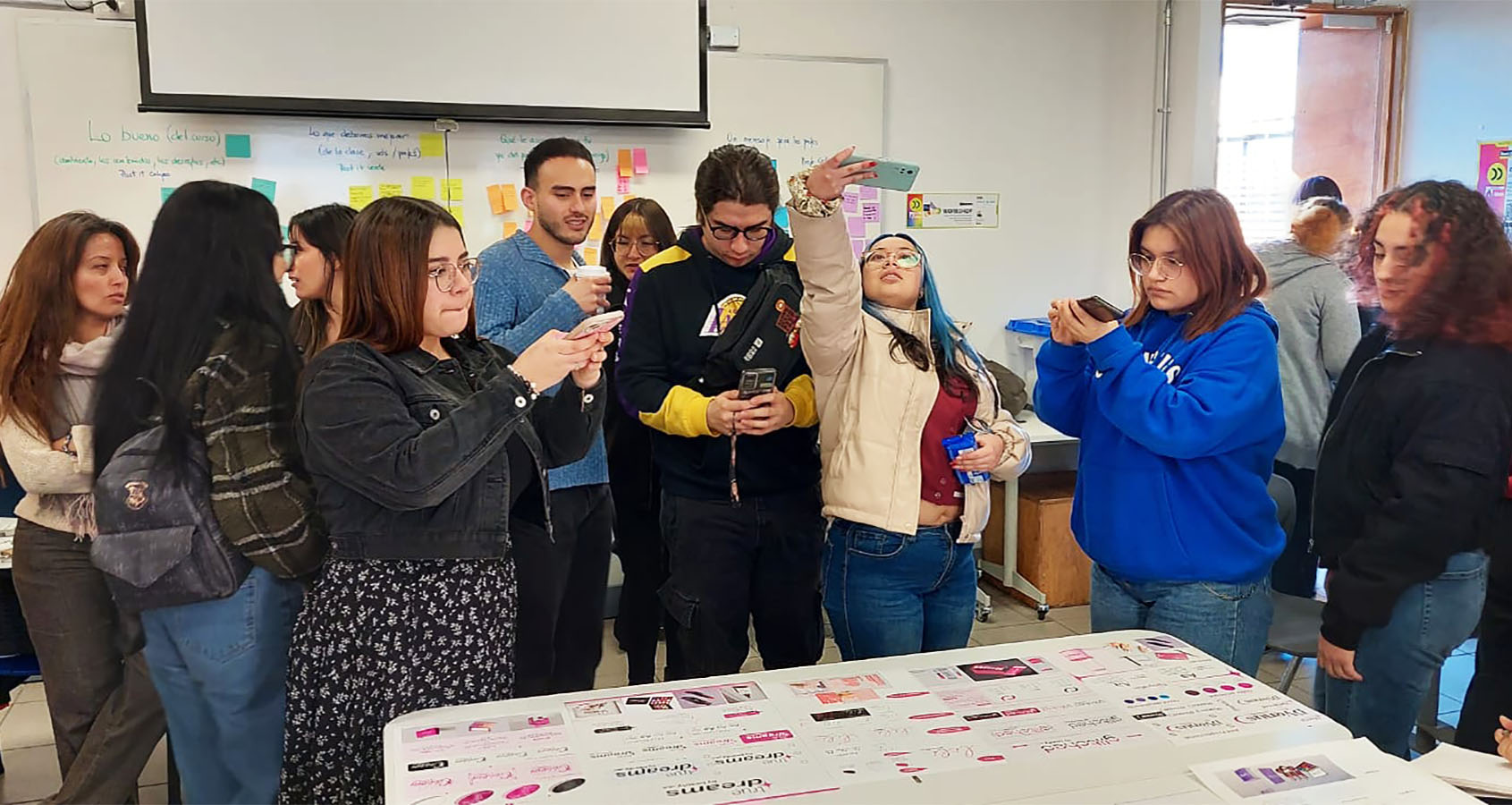 Imagen Corporativa + Packaging para beauty.plus