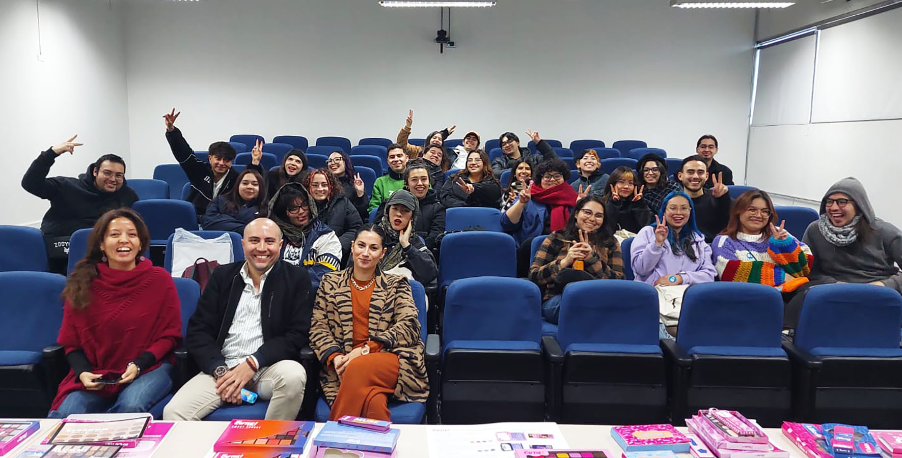 Imagen Corporativa + Packaging para beauty.plus