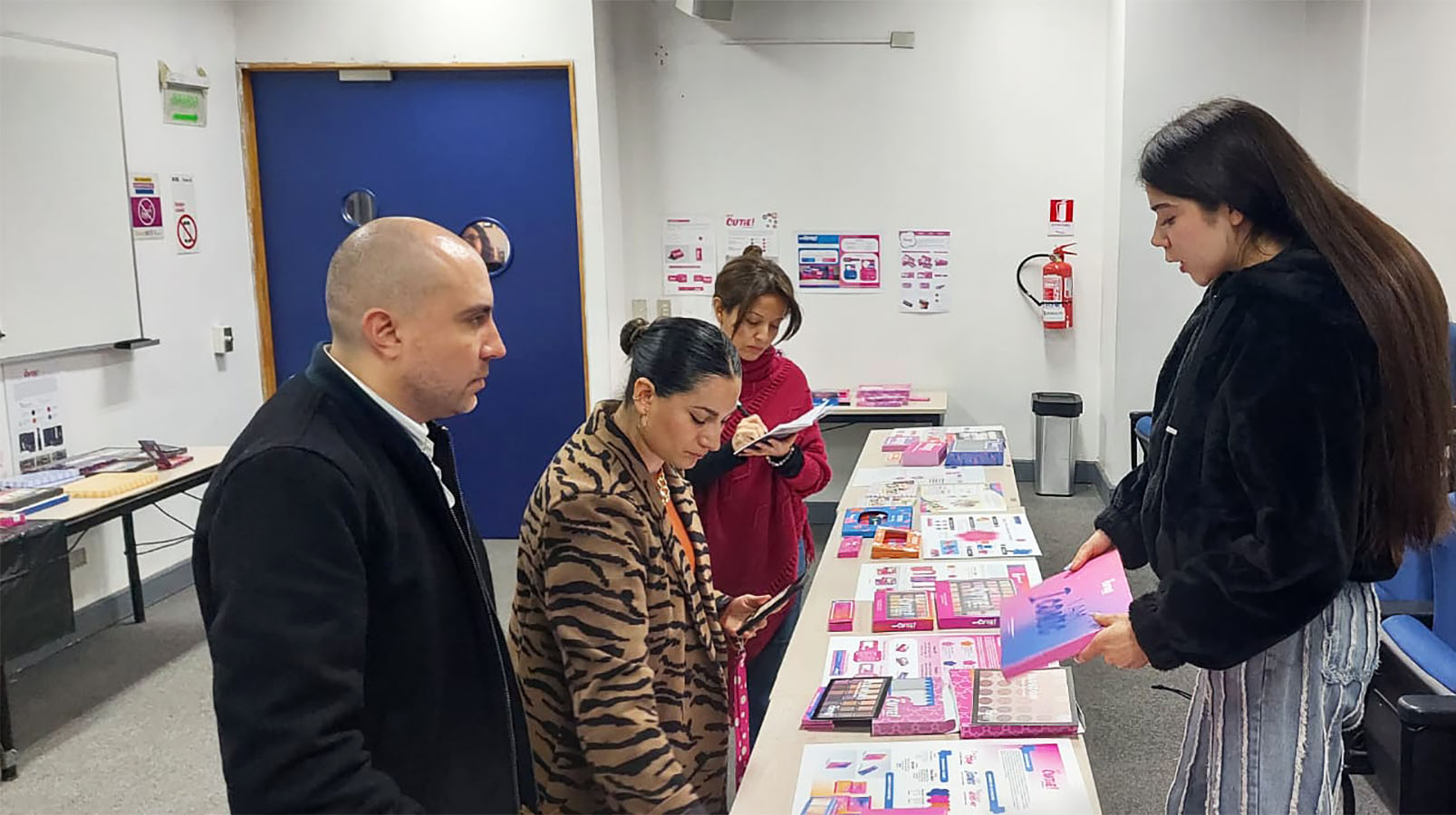 Imagen Corporativa + Packaging para beauty.plus