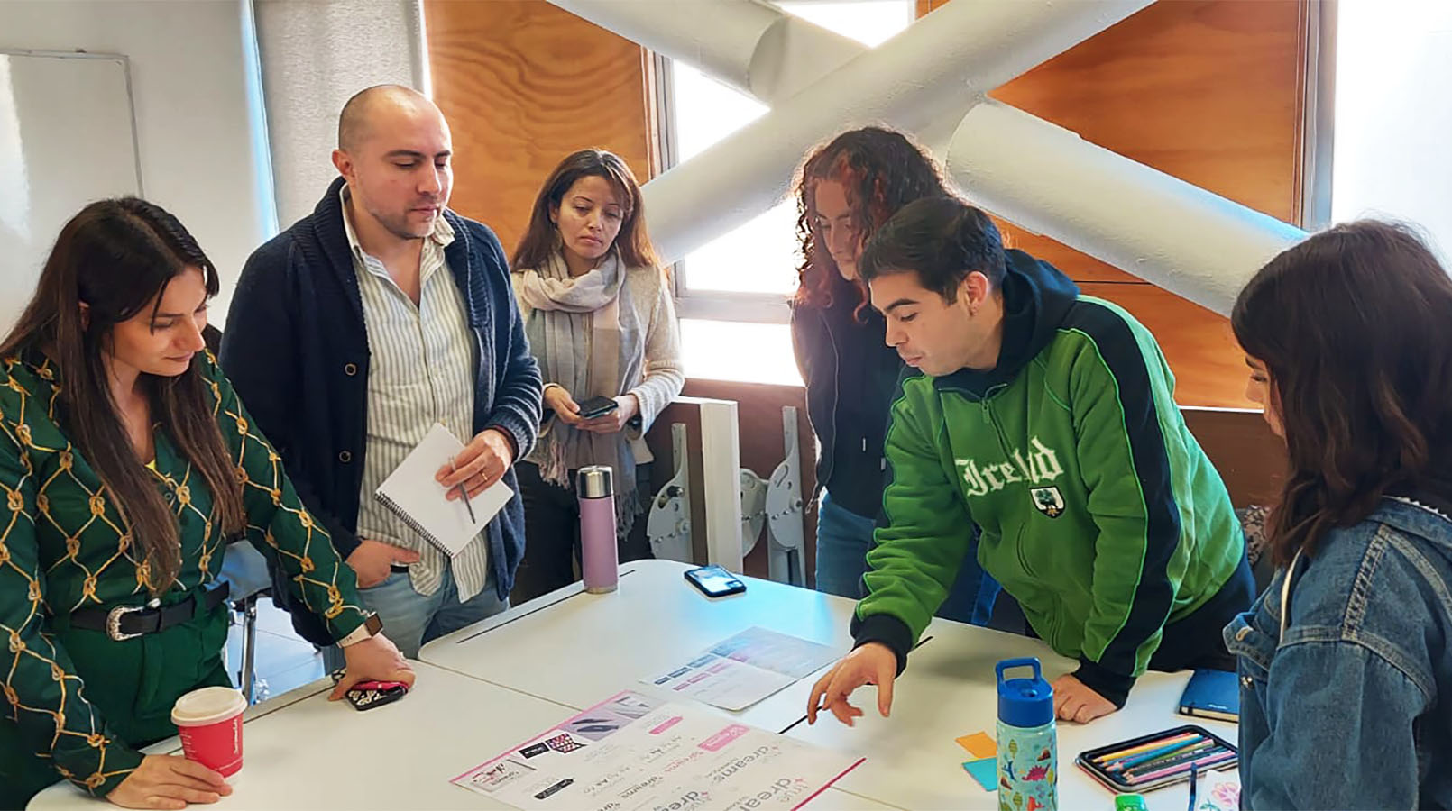 Imagen Corporativa + Packaging para beauty.plus