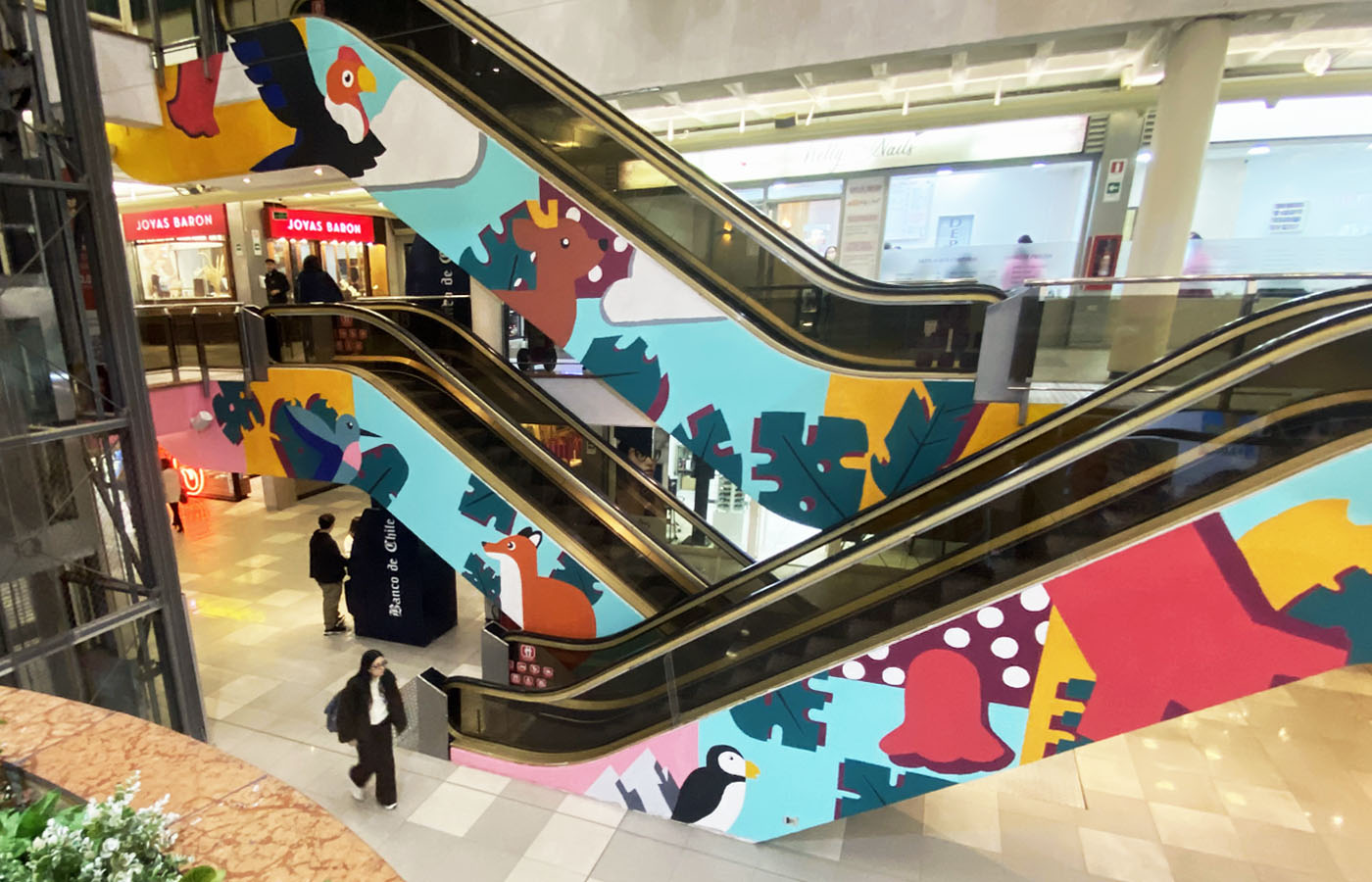 Intervención Plaza Los Maitenes, Mural Decorativo Apumanque