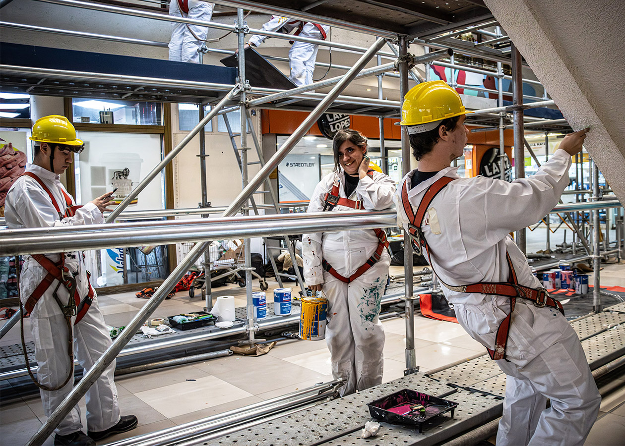 Intervención Plaza Los Maitenes, Mural Decorativo Apumanque