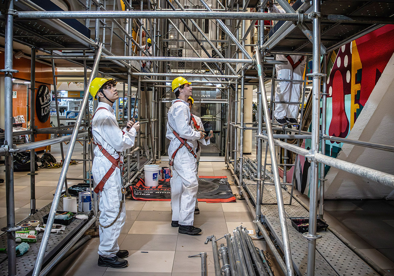 Intervención Plaza Los Maitenes, Mural Decorativo Apumanque