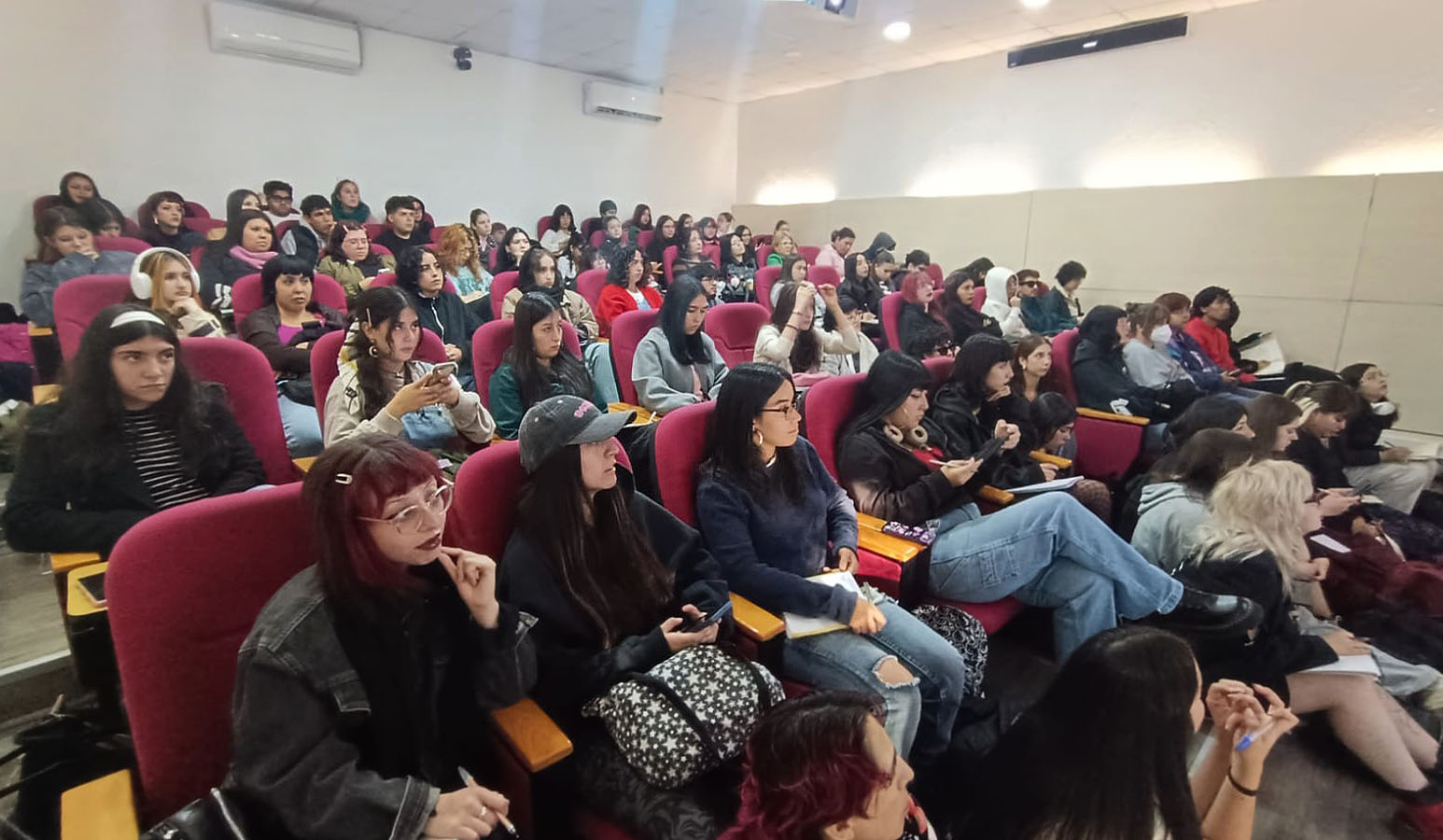 Fashion Branding Mrazova y POPA Spacewear