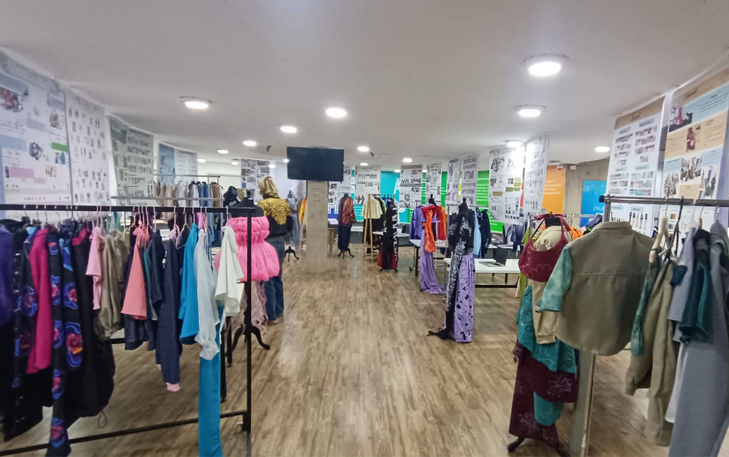 Fashion Branding Mrazova y POPA Spacewear