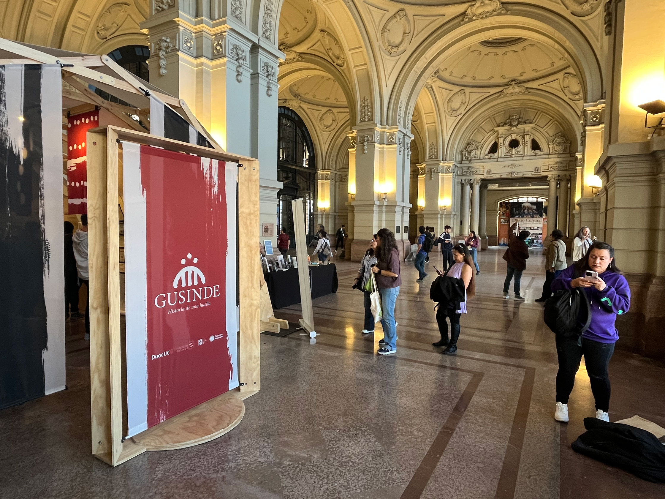 Exposición «Historia de una huella. Gusinde y los fueguinos»