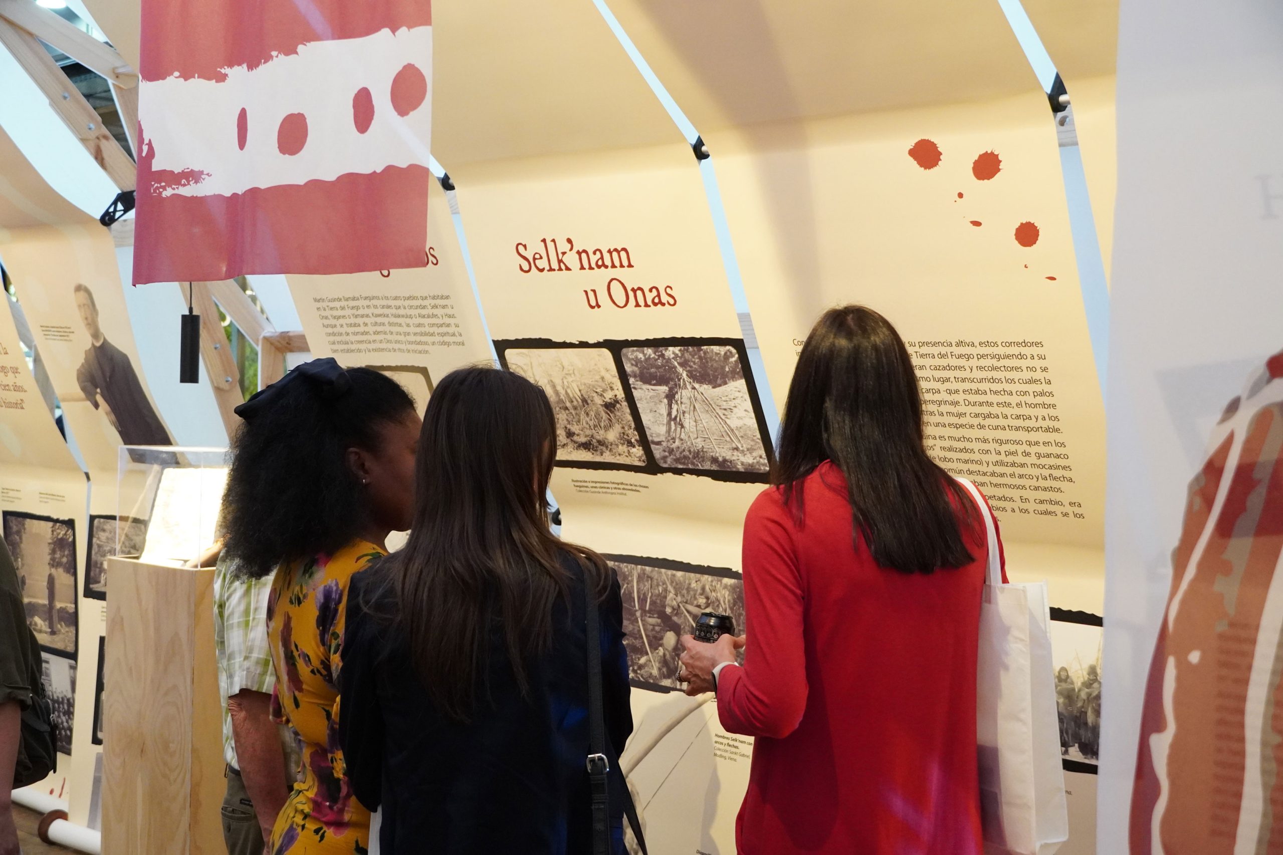 Exposición «Historia de una huella. Gusinde y los fueguinos»