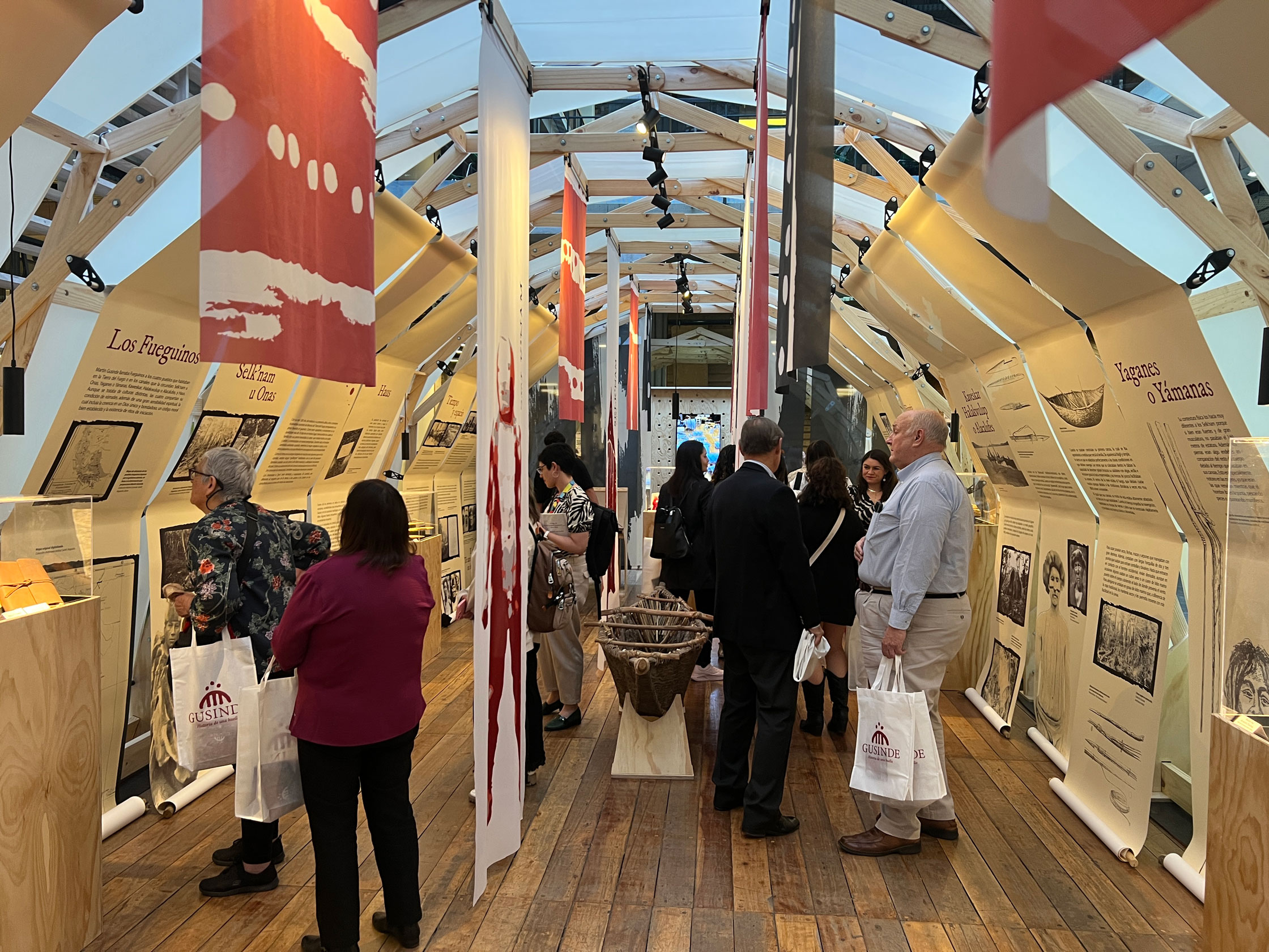 Exposición «Historia de una huella. Gusinde y los fueguinos»