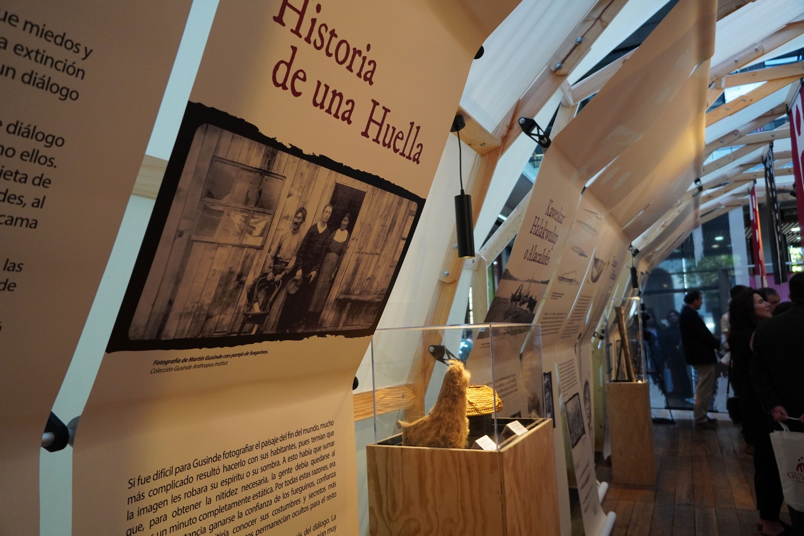 Exposición «Historia de una huella. Gusinde y los fueguinos»