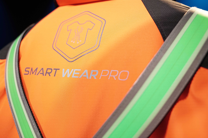 Smart Wear Pro: Diseño y desarrollo de indumentaria funcional con textiles tecnológicos para seguridad y protección